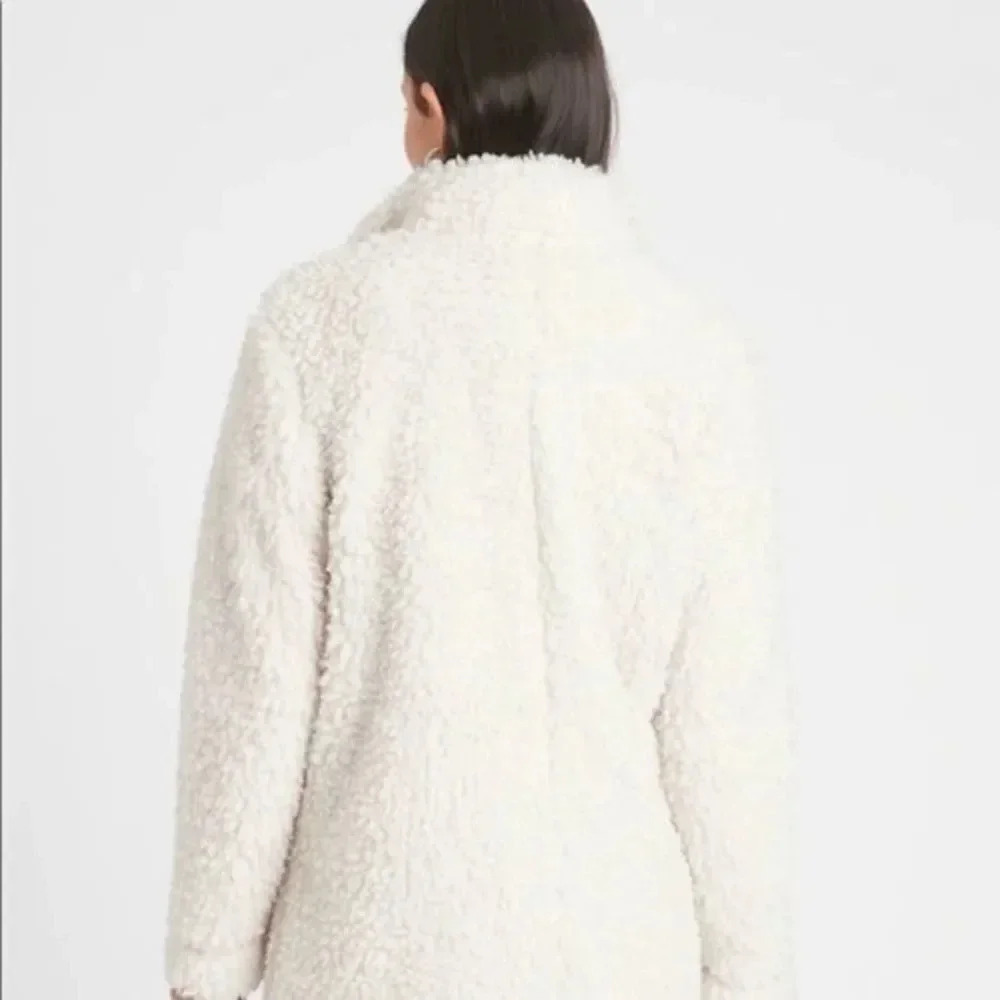 - Banana Republic factory Teddy Sherpa Jacket - Picture 4 of 9